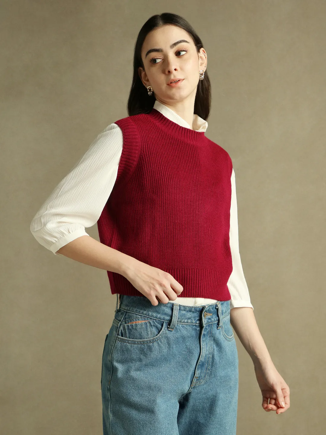 DL Woman Magenta Solid Round Neck Sweater Vest