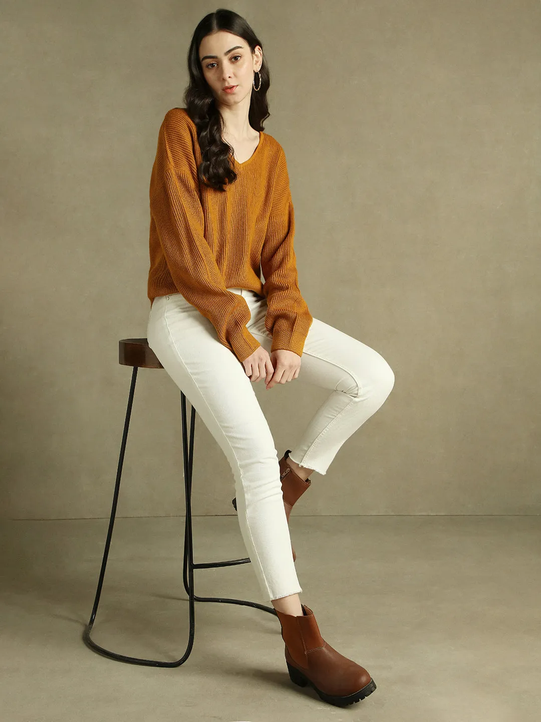 DL Woman Yellow Solid V- Neck Sweater